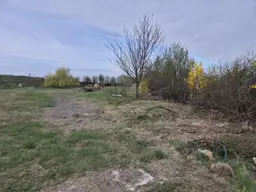 Aufgeschlossenes Baugrundstück in Ortsrandlage mit unverbautem Grünblick, Kauf oder Baurecht auf bis zu 99 Jahre möglich
