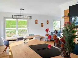 Neu gebautes Einfamilienhaus mit Doppelgarage und zusätzlichem Home Office/Büro