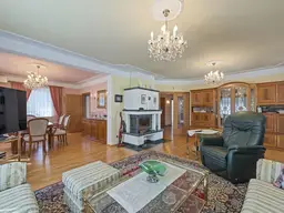 Großzügiges Familiendomizil mit uneinsehbarem Garten, Hallenbad, Sauna und Garage für 2 PKW