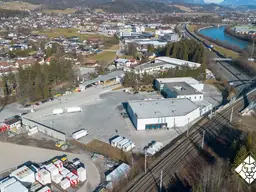 Vollvermietete Industrie- &amp; Gewerbeliegenschaft an der A12