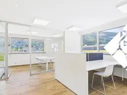 Exlusiv bei Zefi Immobilien - Arbeiten mit Stil: Helles Büro mit Top-Infrastruktur in Wörgl