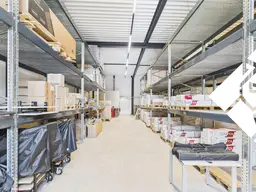 Modernes Palettenlager inklusive Handlingservice mit optimaler Verkehrsanbindung zu mieten