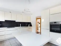 Ruhige Innenstadtlage mit Bahnhofsnähe – 3-Zimmer-Wohnung mit Garage und 4 % Mietrendite