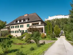 Lichtdurchströmte 4-Zimmer-Wohnung mit Garten und Festungsblick