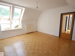 Ihr Wohlfühlparadies zur Miete! Auffallend gloriose Dreizimmerwohnung am Hauptplatz in Frohnleiten. Haustiere erlaubt.