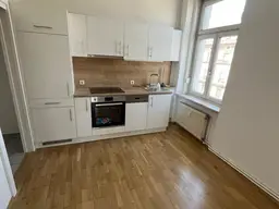 Attraktive frisch sanierte 2-Zimmer-Altbauwohnung in Top-Lage nähe Citypark – zur Miete.