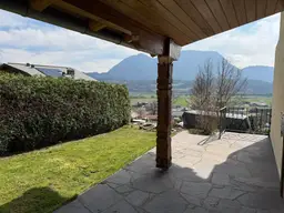 großzügiges Haus mit sonnigen Aussichten zu vermieten 