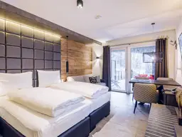 Avenida Mountain Lodges Saalbach | Studio Suite mit Terrasse/kleiner Garten