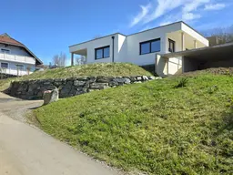 Belagsfertiger Bungalow in Hanglage mit traumhafter Panoramaaussicht und Doppelgarage