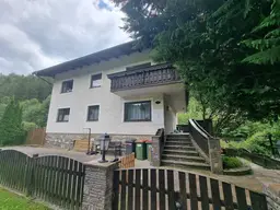 Großzügiges Haus mit ebener Gartenidylle!
