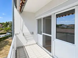 Moderne 4-Zi.-Wohnung mit Balkon in Neuzeug – neuwertig, 90m², 1. Etage!