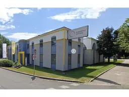 Bürogebäude mit Produktion und Reinraum