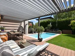Sonnige Gartenwohnung mit Pool und überdachter Terrasse verspricht Urlaubsfeeling pur