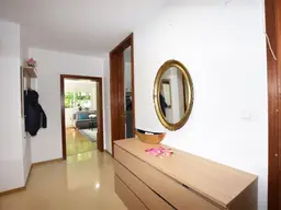 Geräumige Wohnung mit ruhiger Loggia und Blick ins Grüne