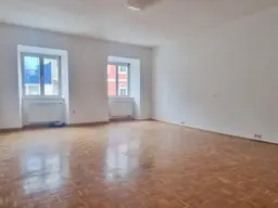 Großzügige Altbau - Wohnung 1 Stock - wohnen im Zentrum !