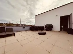 Attraktive Wohnung mit Garten und sonniger Dachterrasse