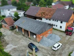 Sanierungsbedürftiges Bauernhaus mit Maschinenhalle 2366m²