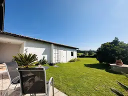 Bungalow umgeben von der Natur