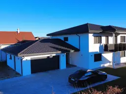 Neuwertiges Einfamilienhaus in Pfaffstätt: 5 Zimmer, Garten &amp; Balkone zum Wohlfühlen!