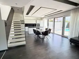 Modernes Familienjuwel mit Pool, Doppelgarage &amp; exklusivem Wohnkomfort