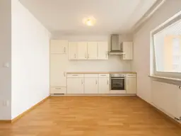 Clever investieren: befristet vermietete 1-Zimmer-Wohnung und Tiefgaragenplatz mit 4,4% Rendite