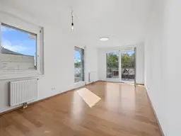 WO WIEN INS GRÜNE ÜBERGEHT. Drei Zimmer, 17 m² Südostbalkon und moderner Wohnkomfort.