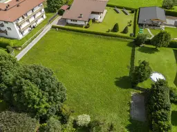 Sonniges Grundstück mit Blick auf die Steinberge