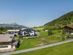 Sonnig / Hochwertig / Alpenpanorama