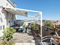 SPEKTAKULÄR! DG-Maisonette mit 5,20m Deckenhöhe &amp; traumhafter Galerie – Wohnen wie im Loft mit großer Terrasse!