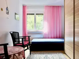 Ideal geschnittene Wohnung mit Stellplatz und Grünblick