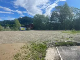 ebener Baugrund, sonnig mit Privatsphäre