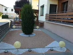 Geräumiges Mehrfamilienhaus mit viel Platz zum Spielen und Entspannen