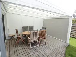 Moderne Wohnoase mit Pool in sonniger Lage!