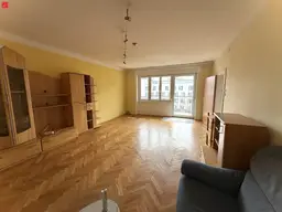 Schlossbergblick: Heller Altbau in Bestlage!