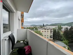 Maisonette mit zwei Balkonen in Ruhelage: Parkplatz inklusive!