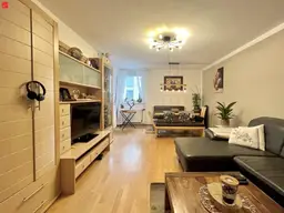 Teilrenovierte Familienwohnung in zentraler Lage