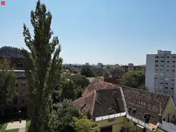 Helle und charmante DG-Wohnung mit Weitblick in top Lage!