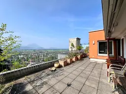 Großzügige Wohnung mit Panoramablick in erhöhter Lage von Klaus!