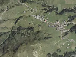 Landwirtschaftliches Grundstück mit Alpen und Seen in der Ski Region Warth!