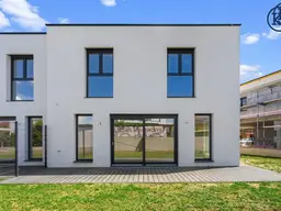 Moderne Doppelhaushälfte im belagsfertigen Zustand