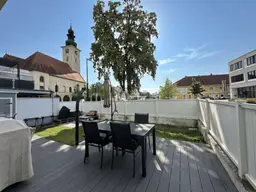 GARTENTRAUM MIT TERRASSE UND ZWEI STELLPLÄTZE IN ZENTRALER LAGE