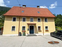 Familienparadies in Kärnten: Modernisiertes Haus mit Pool und Garten in Bad Bleiberg