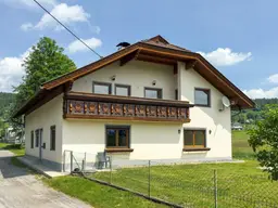 Sonnige Wohnidylle: Großzügiges Wohnhaus mit Ausblick &amp; Naturanschluss