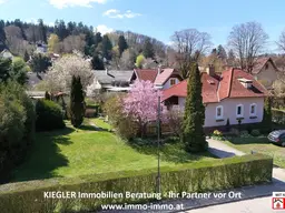 +++ TRAUMHAFTE EICHGRABNER ZENTRUMSLAGE +++ Solide kleine Altbauvilla auf 943 m² in bester Zentrumslage!