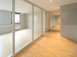 Moderne Büroﬂäche mitten in 1070 zu vermieten!