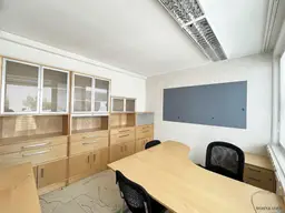 Rundum-sorglos-Büro: Möbliert, inklusive Betriebskosten und Heizung &amp; 3 Stellplätze!