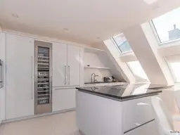 Exklusive Luxus-Dachgeschosswohnung mit ca. 60 m² Dachterrasse | voll möbliert | Smart Home | Garage | 1180 Wien