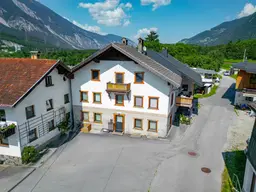 Charmantes und vielseitig nutzbares Hofanwesen mit großzügiger Freifläche, Teich, sowie ausbaubarem Dachboden in ruhiger Lage von Roppen zu verkaufen!
