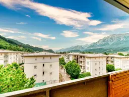Dachgeschossjuwel in Wattens mit Panoramablick, Balkon &amp; Ofen – geringe Betriebskosten