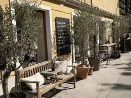 Wunderschönes mediterranes Restaurant! Schöner Gastgarten!